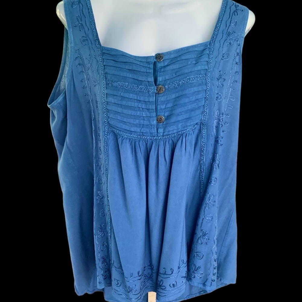 North Style Blue Sleeveless Top, Large.